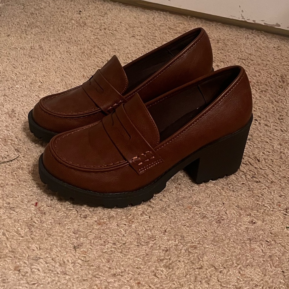 NWOT Soda chunky penny loafers women’s size 7